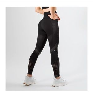 High waist Curve Sculpting Leggings (never worn)